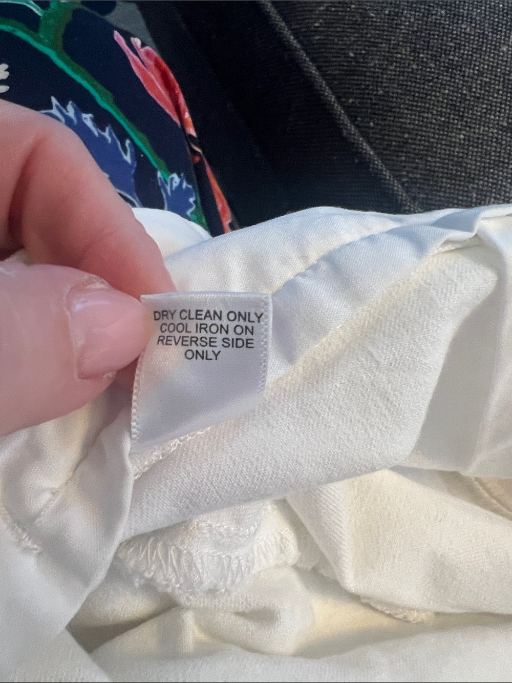 Banana Republic- Sloan Classic White Cropped Pants - Picture 7 of 7